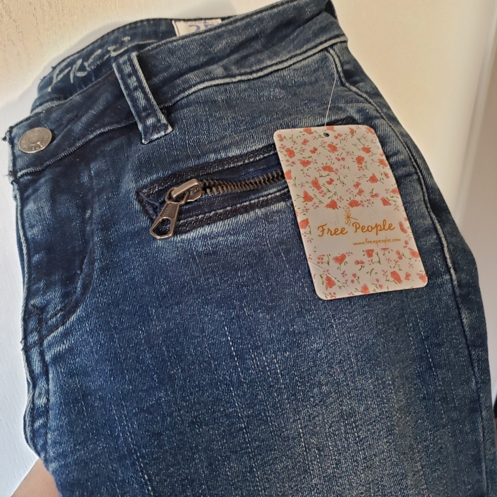 New, Free People, Size 25, Blue Jeans. - Picture 12 of 14